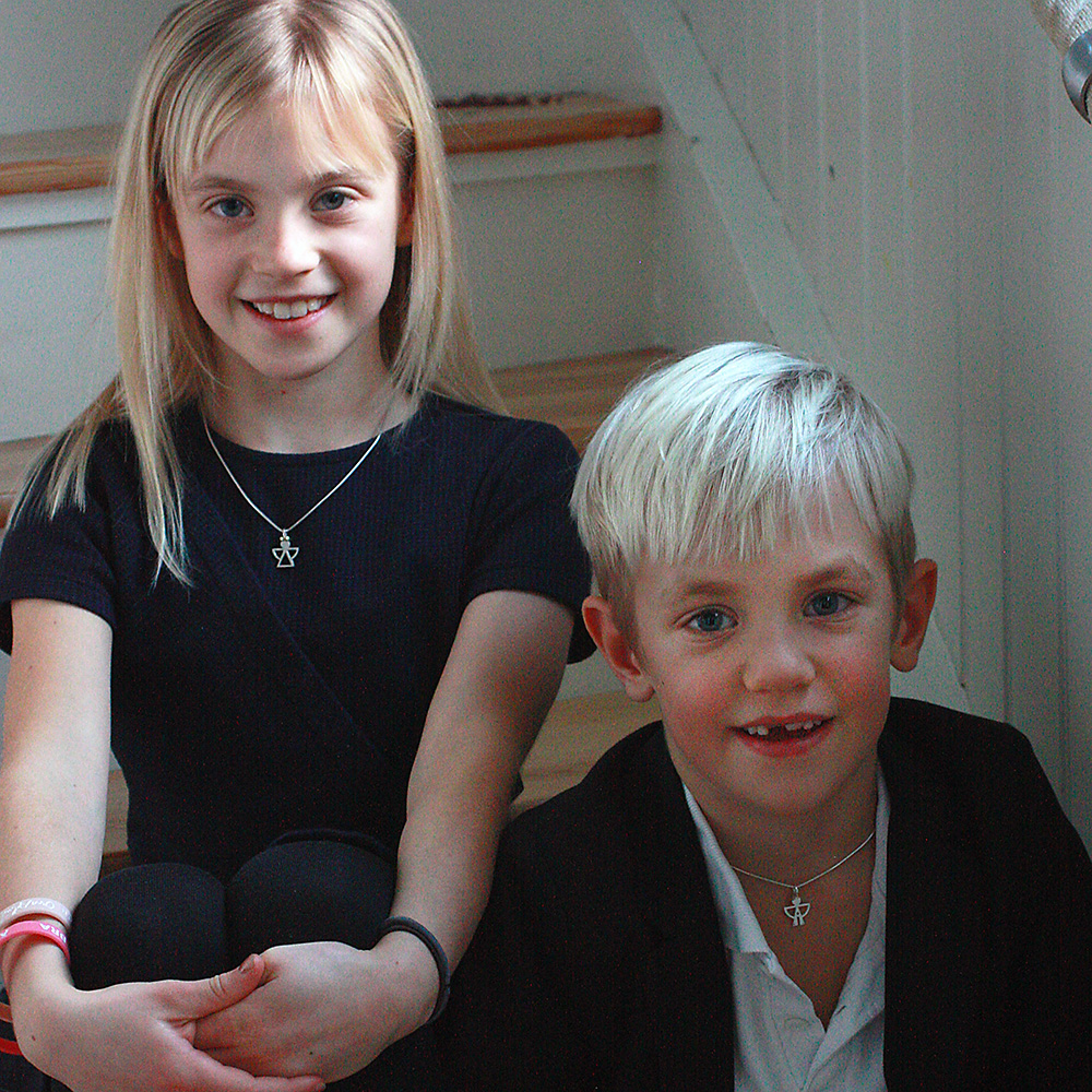 Kompass, liten ängel med byxor - hänge i silver - 4