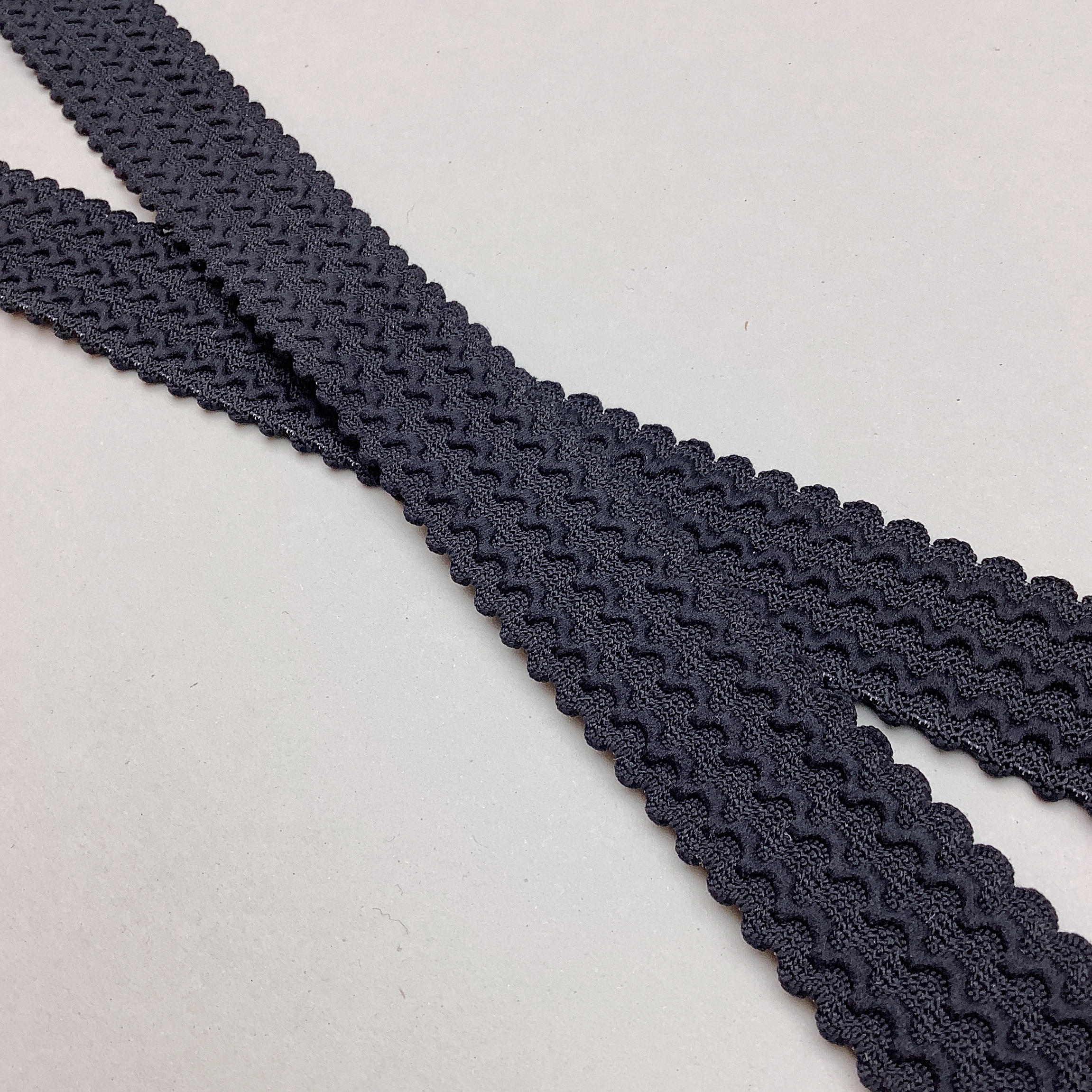 Resår vågig svart 25mm - MT4925