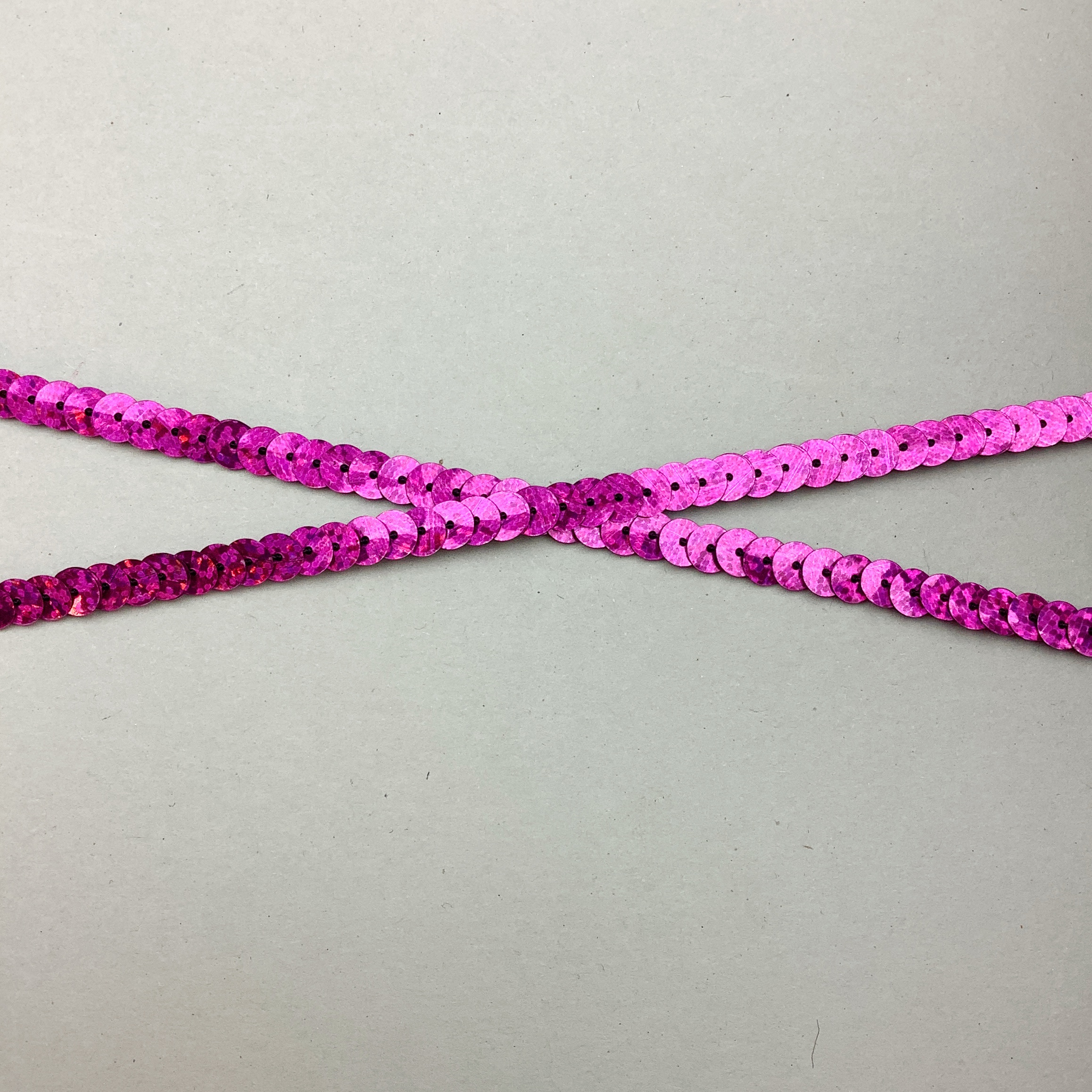 Paljettresår Cerise 6mm - PL1