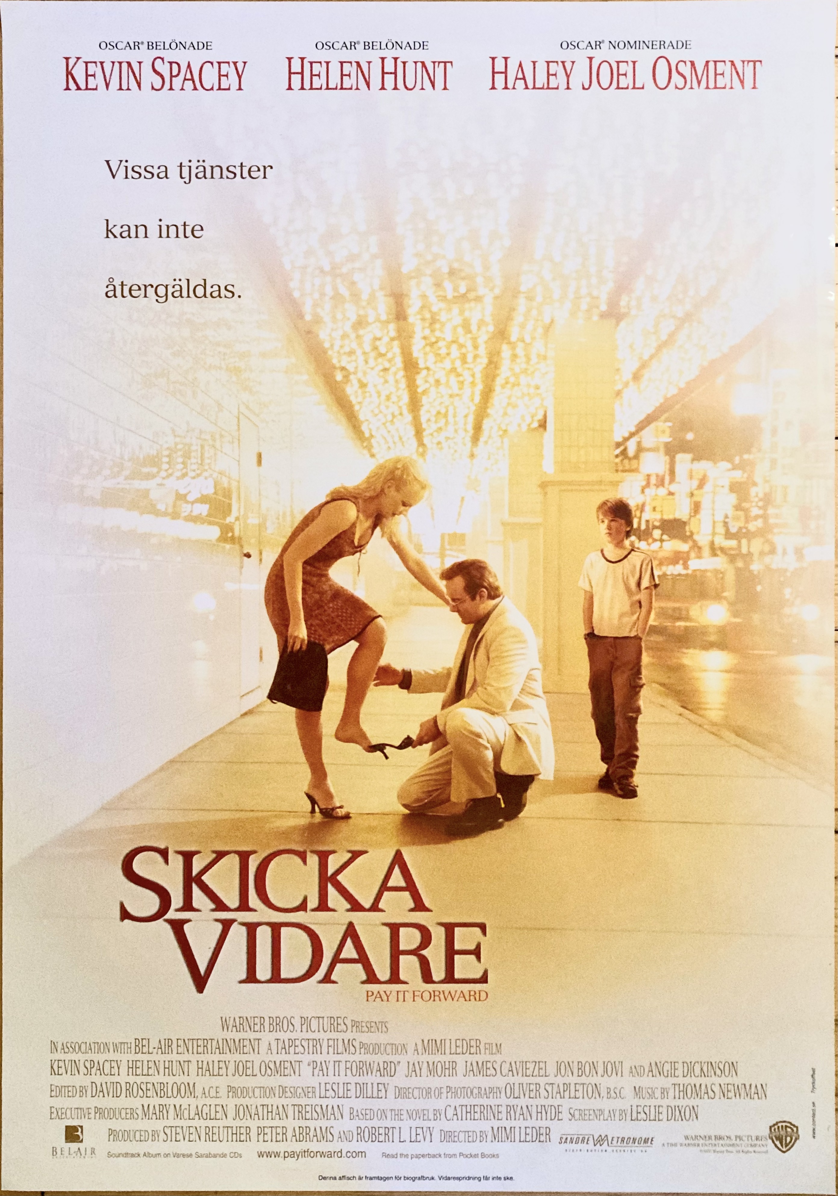 PAY IT FORWARD (2001) - 2