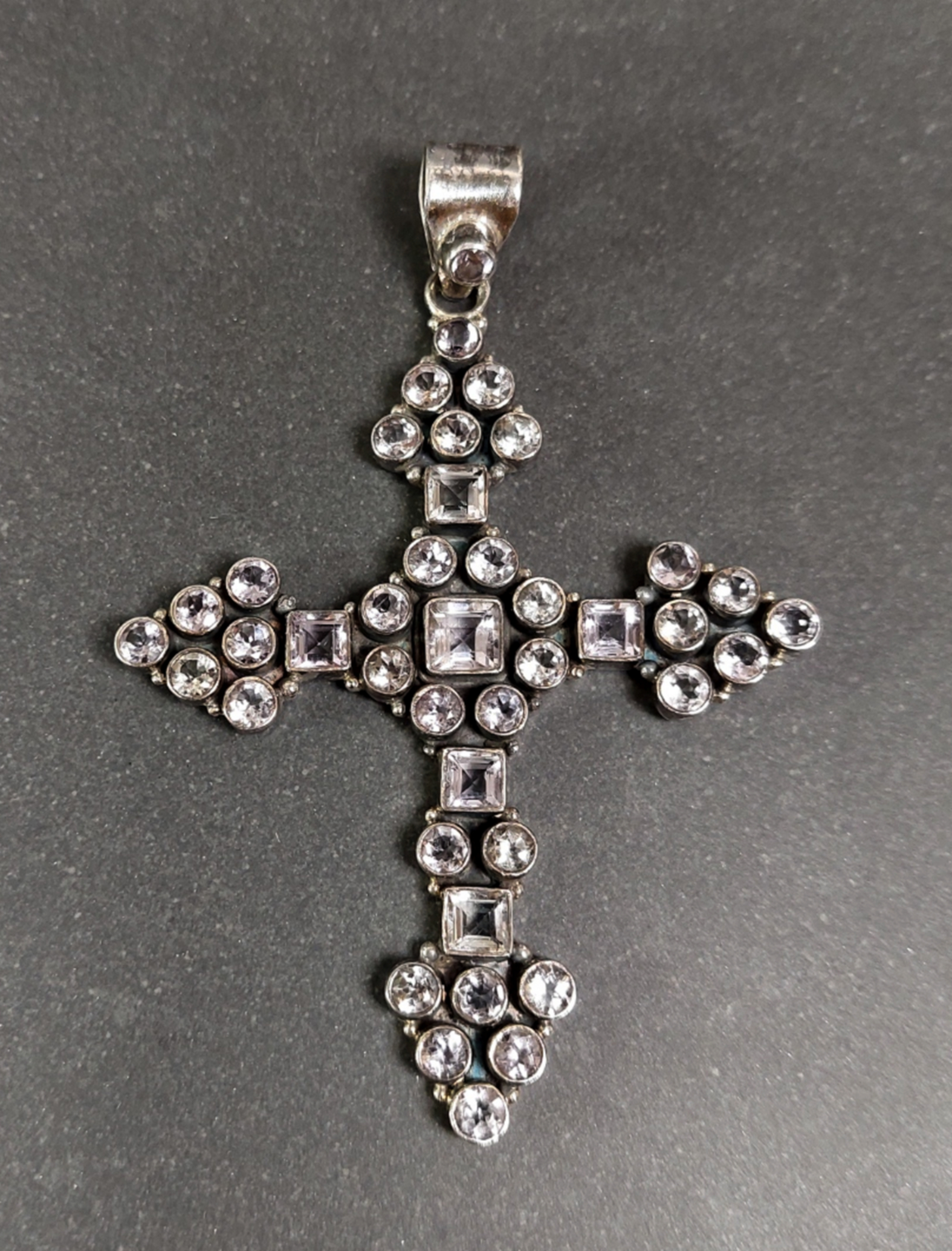 Silver Kors med Fascetterat Ametist - Fairtrade