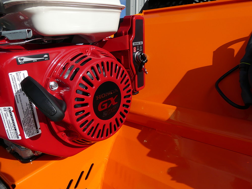 Honda GX200 motor med elstart på Chapman PC120 paddock cleaner