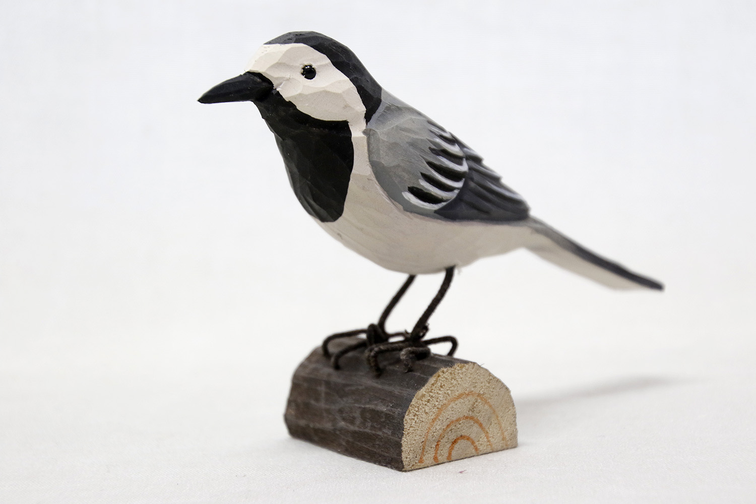 White Wagtail Wood 13x10x5 cm