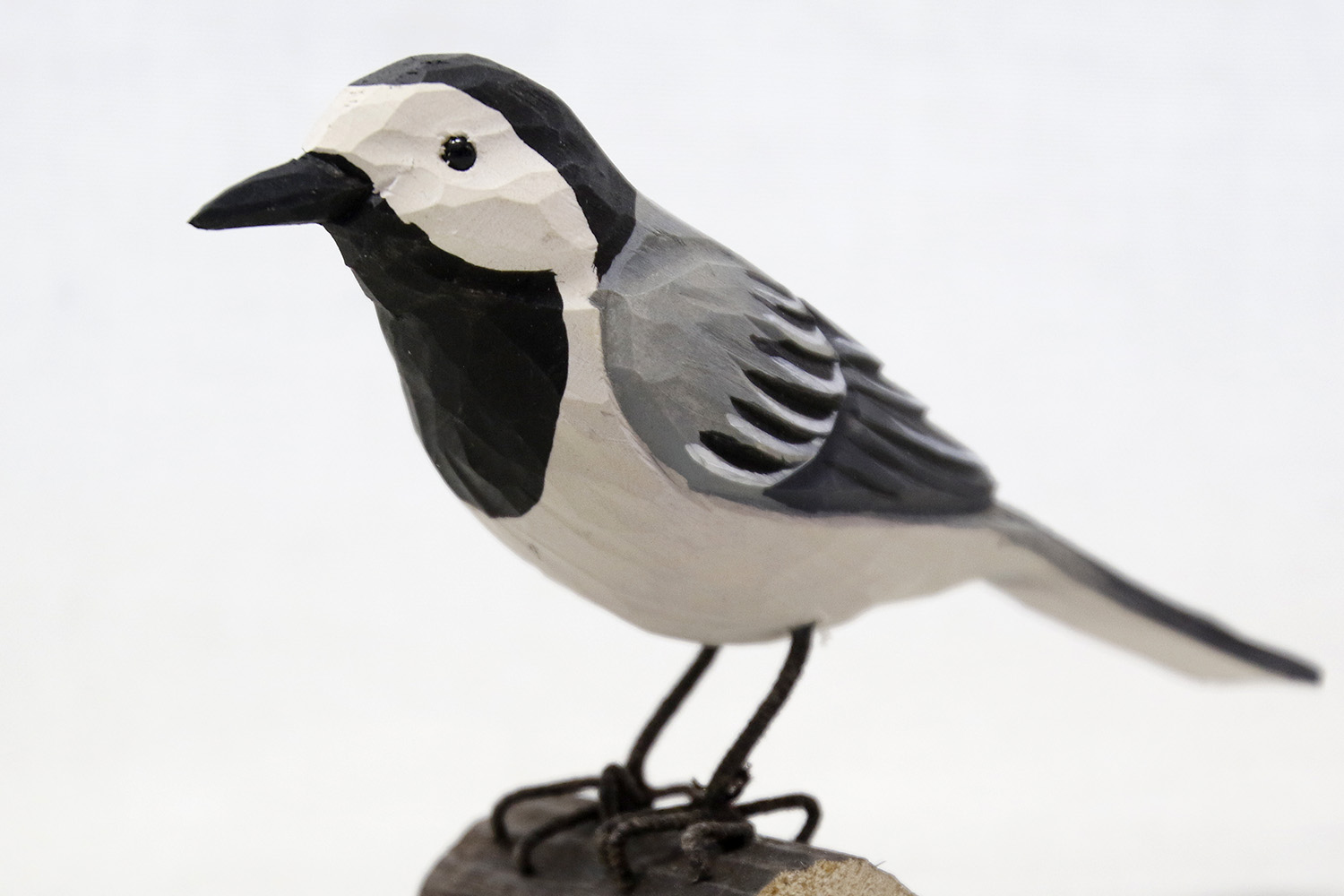 White Wagtail Wood 13x10x5 cm - 2