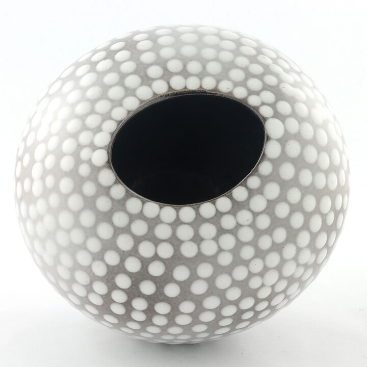 Ingrid Atterberg (Västkust 1943) Swelling Vase with White Dots 18/16 cm