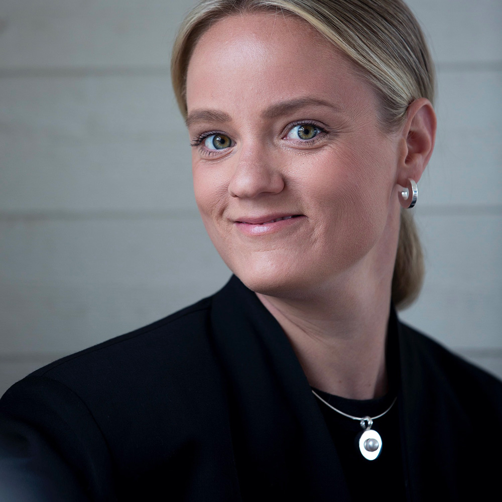 Cirkel - kort hänge i silver med pärla - 2