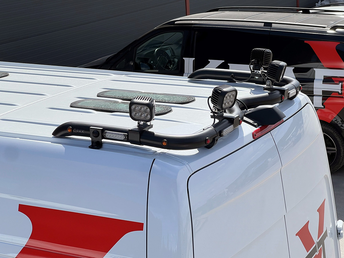 T-RACK rear roofbar Mercedes Sprinter H2 18- with camera mounted on roof