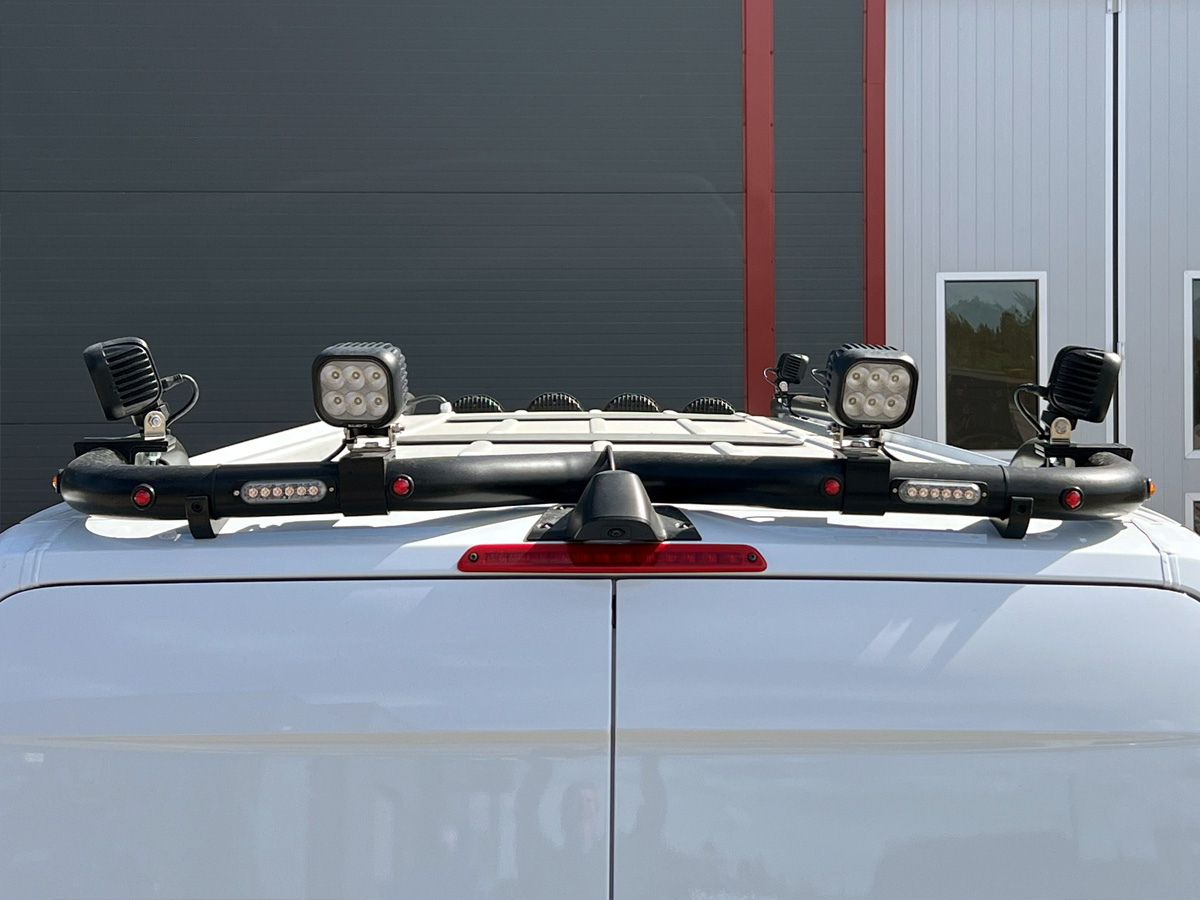 T-RACK rear roofbar Mercedes Sprinter H2 18- with camera mounted on roof - 2