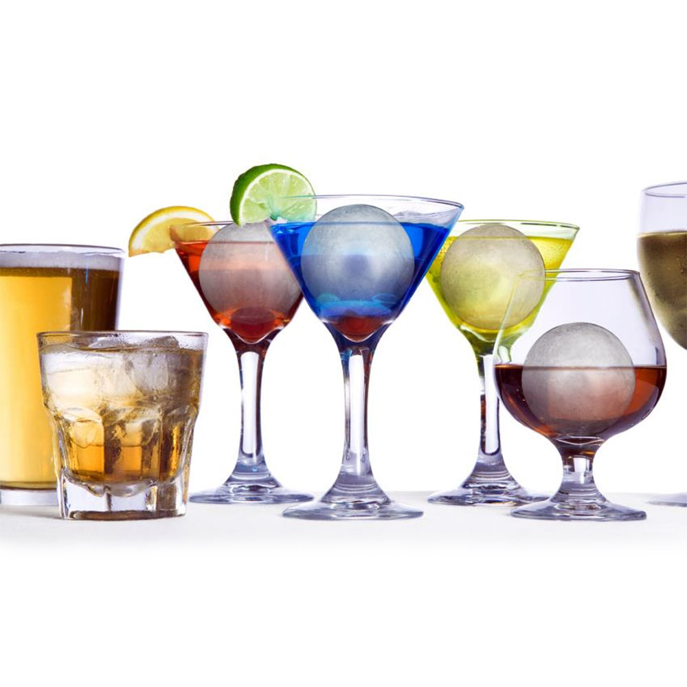 Drinkar och cocktails med isklot