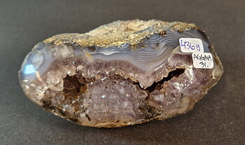Agat Grotta med Ametistkristaller - AGGMA31