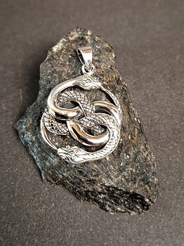 Entwinned Ouroboros i Silver - 27mm
