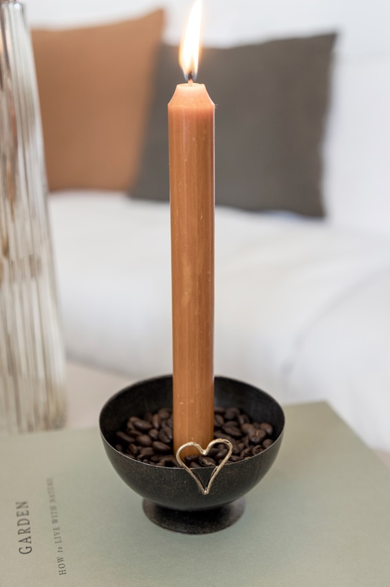 Ljusstake av hamrad plåt - Antiksvart - 2