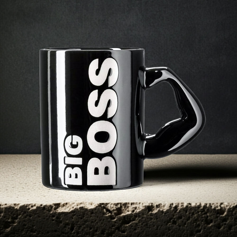 Mugg med BIG BOSS motiv på betongskiva
