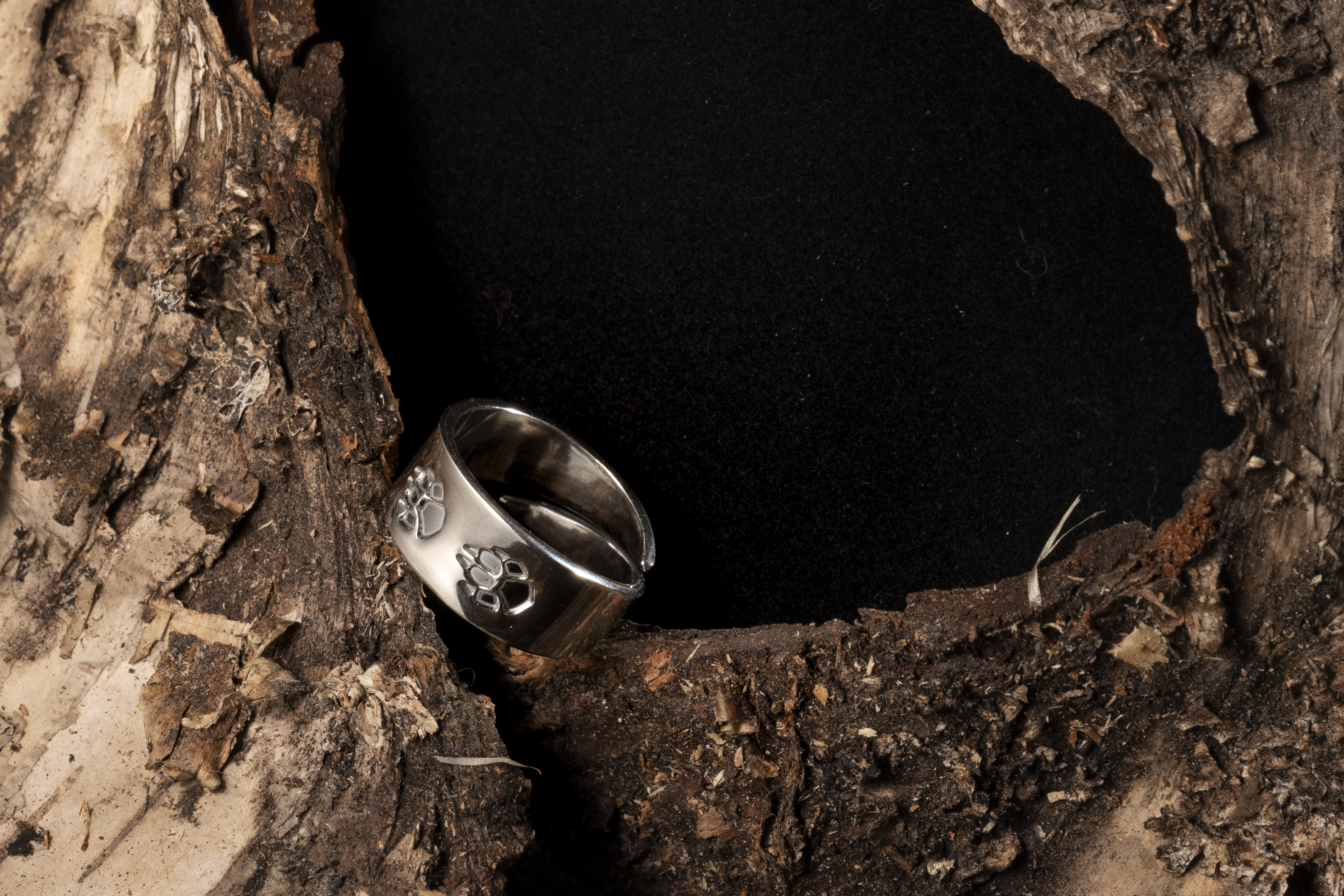 Ring Wolfsspuren oxidiert