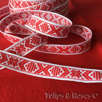 Traditional folk art ribbon 15 mm red on white 1068-26