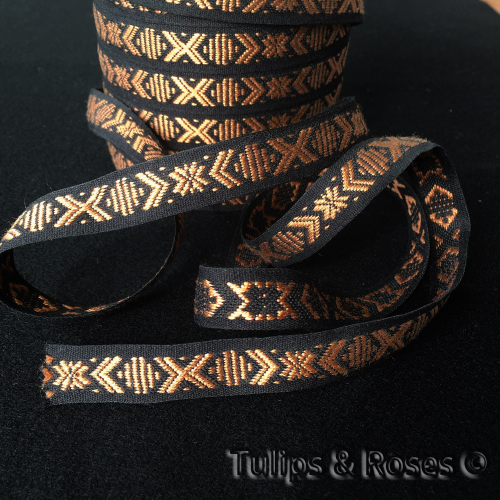 Traditional folk art ribbon 15 mm goldenbrown on black  1068-51