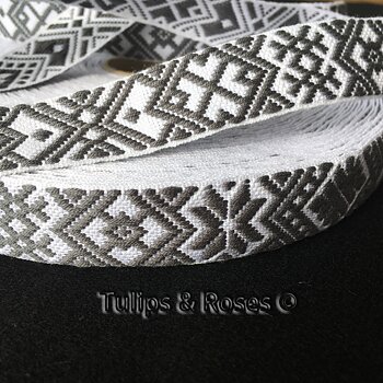 Folk art ribbon 25 mm grey on white 1205-25-2