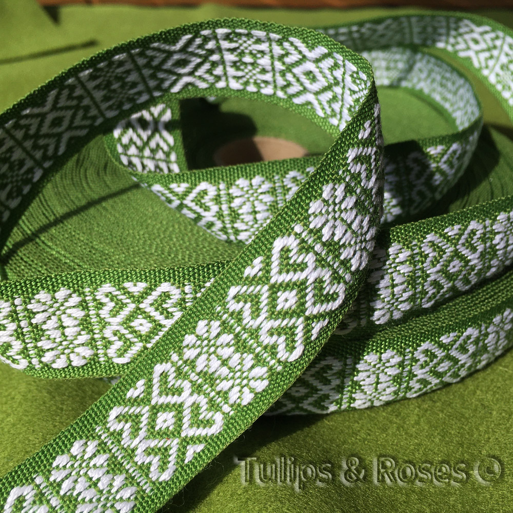 Folk art ribbon 20 mm hearts and flowers white on green 1241-20 -30