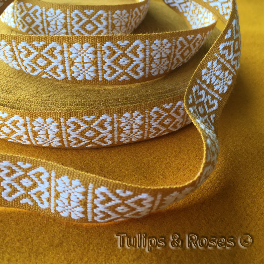 Folk art ribbon 20 mm hearts and flowers white on mustard yellow  1241-20 -26