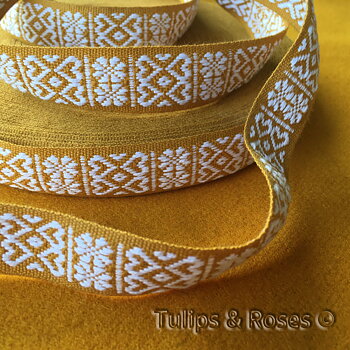 Folk art ribbon 20 mm hearts and flowers white on mustard yellow  1241-20 -26