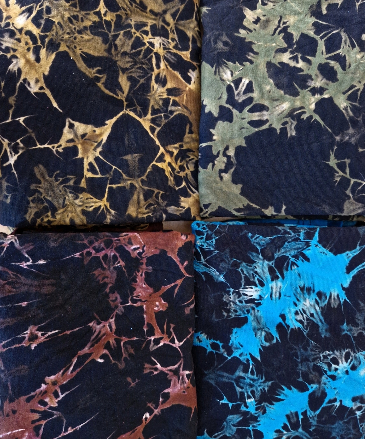 Unisex Batik/Tie dye T-shirt - Svart med flera olika färgmixer - 3