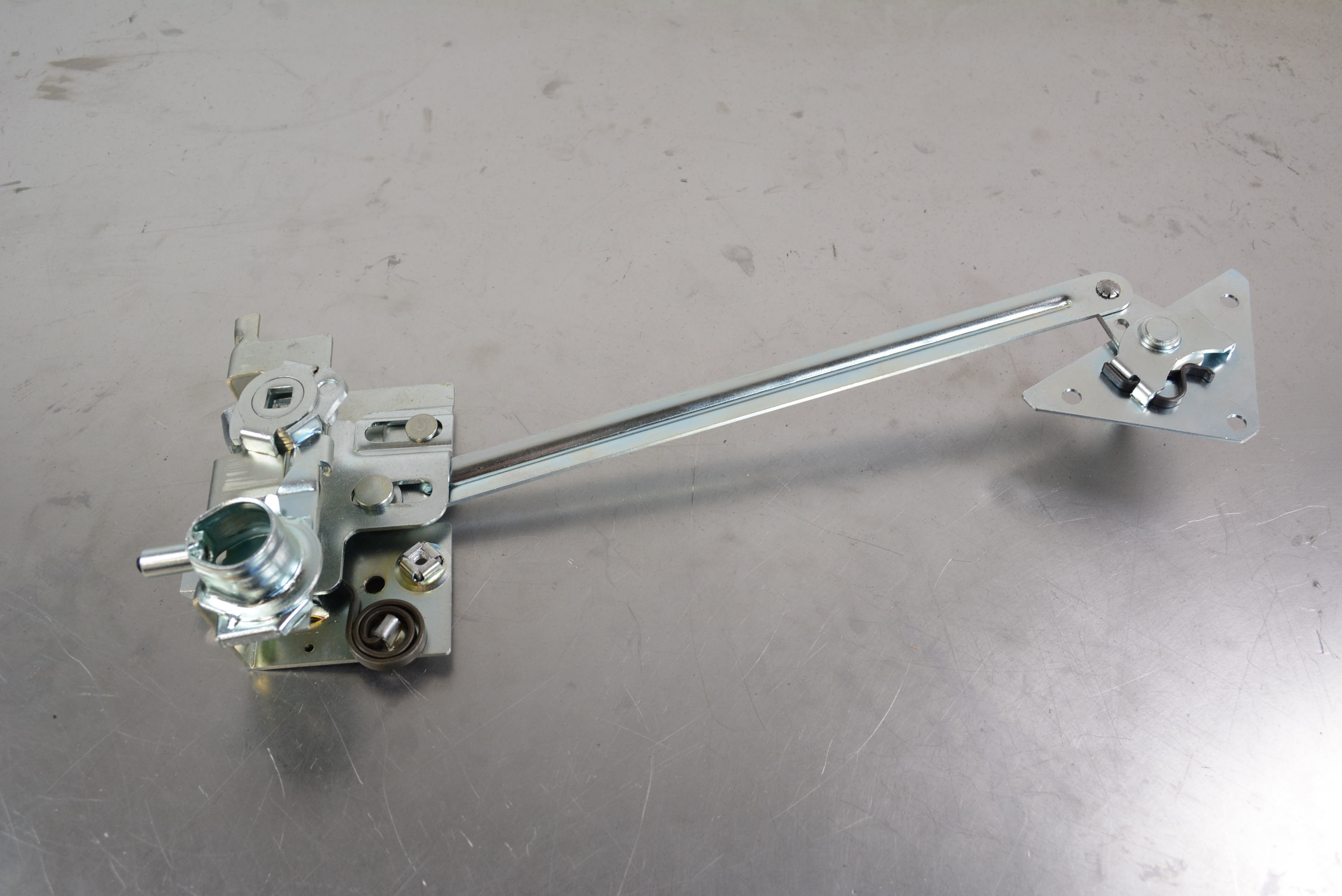 Door Latch 5W -32 RH - 2