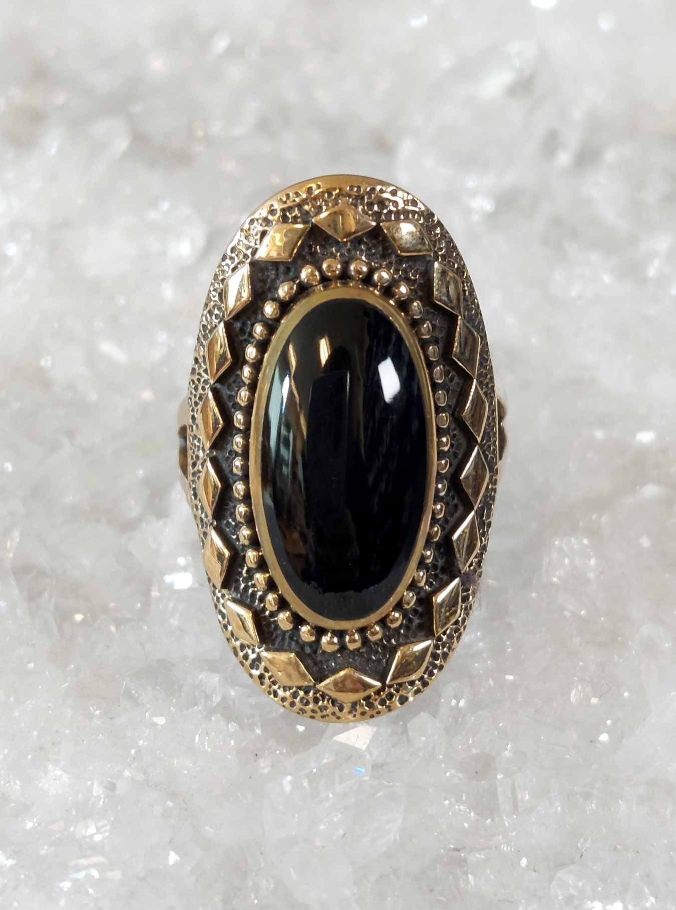 Bronsring med Cabochon i Svart Onyx eller Karneol