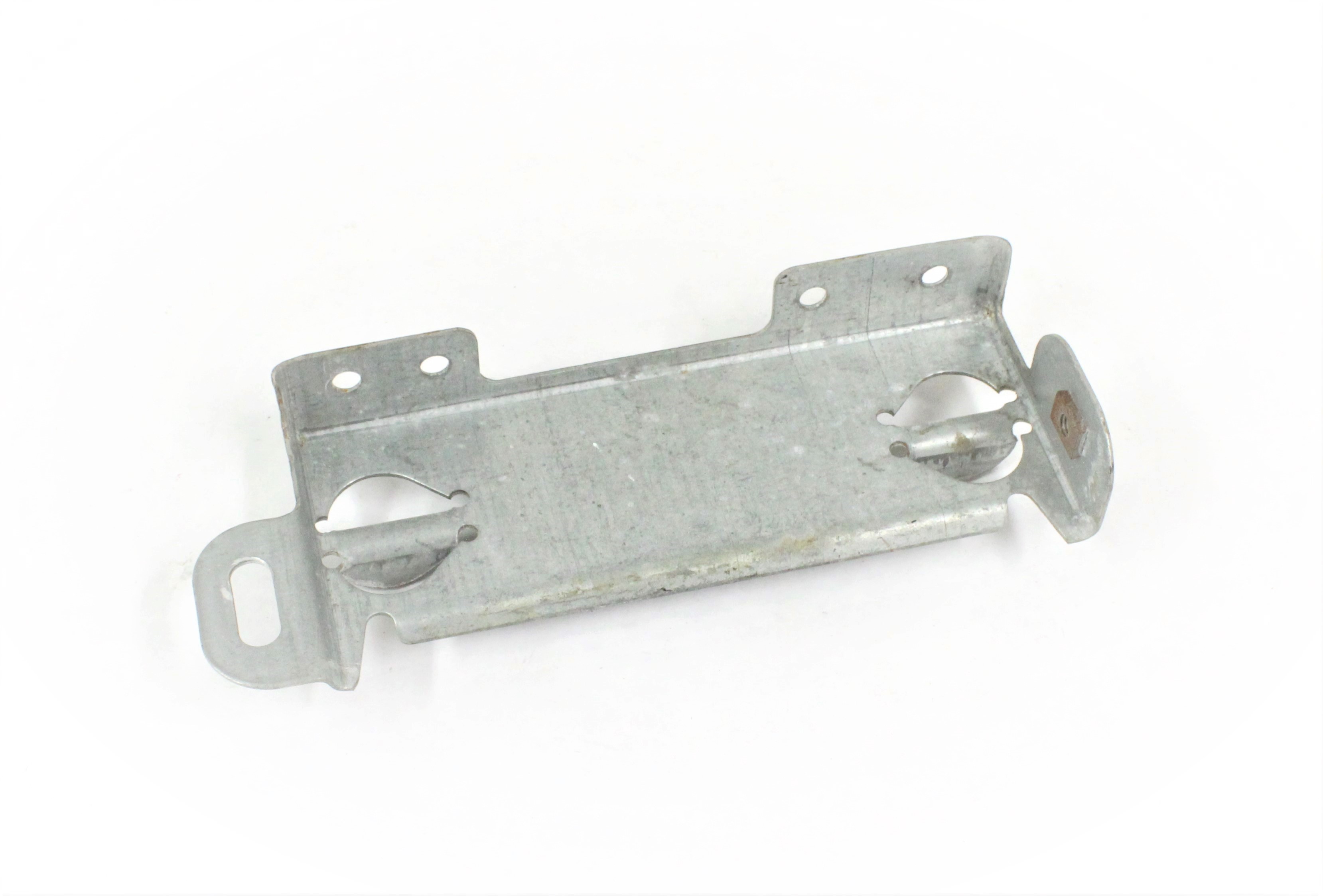 Bracket, heater unit lower (COMBU)