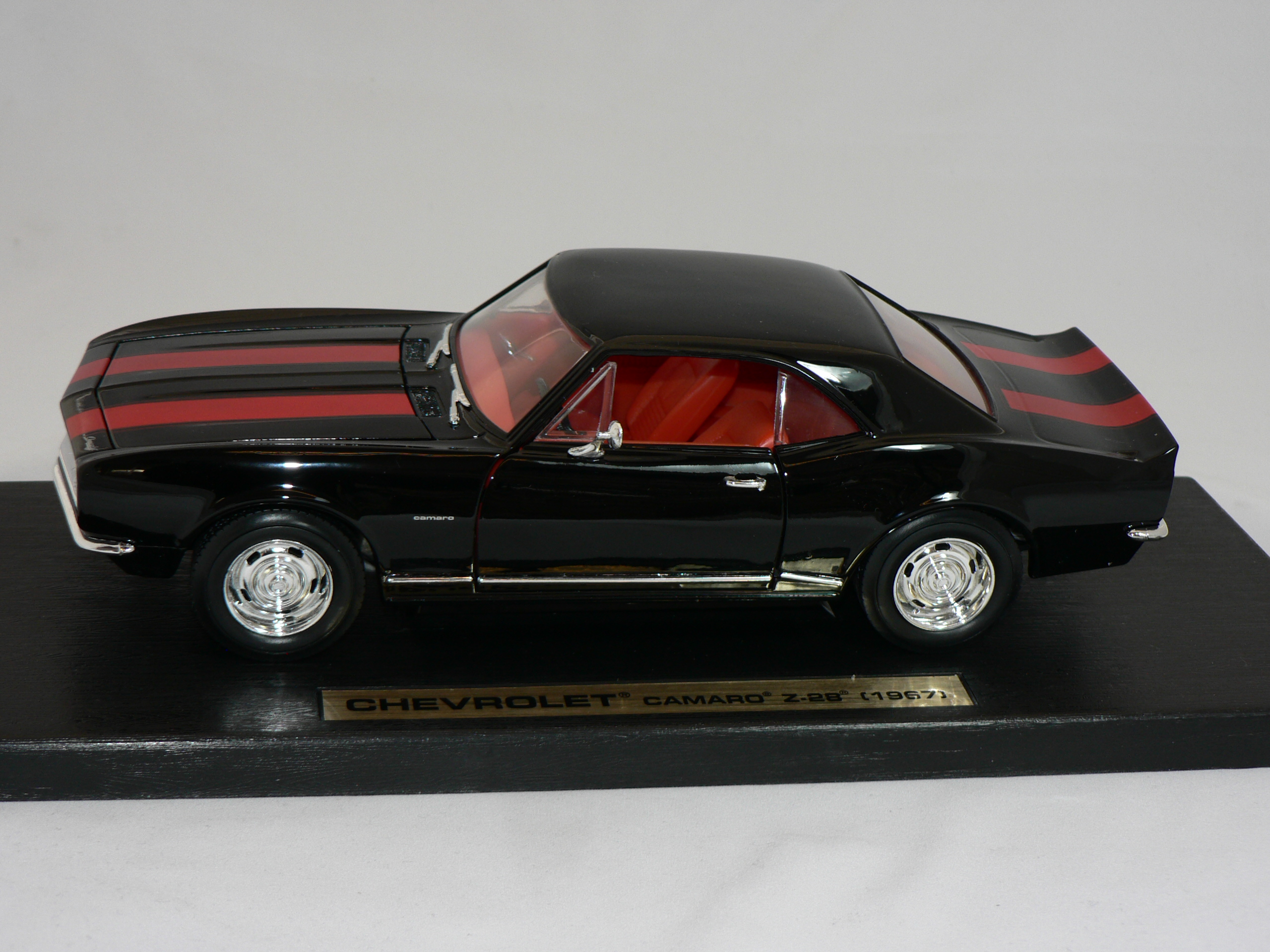 Chevrolet Camaro Z/28 -1967  1:18 Road Legends - 3