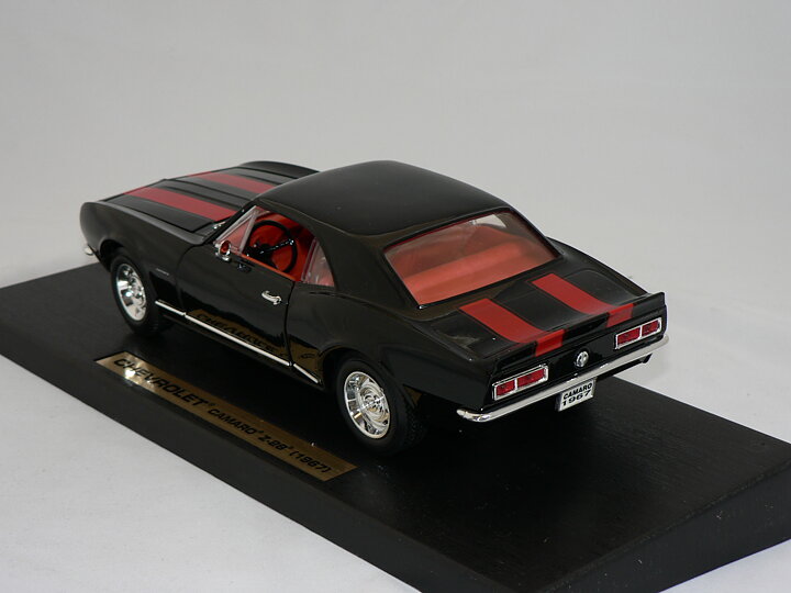 Chevrolet Camaro Z/28 -1967  1:18 Road Legends