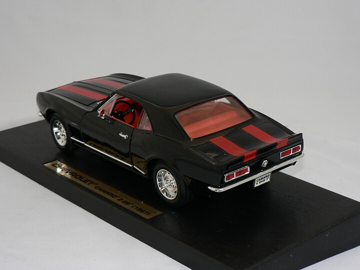 Chevrolet Camaro Z/28 -1967  1:18 Road Legends