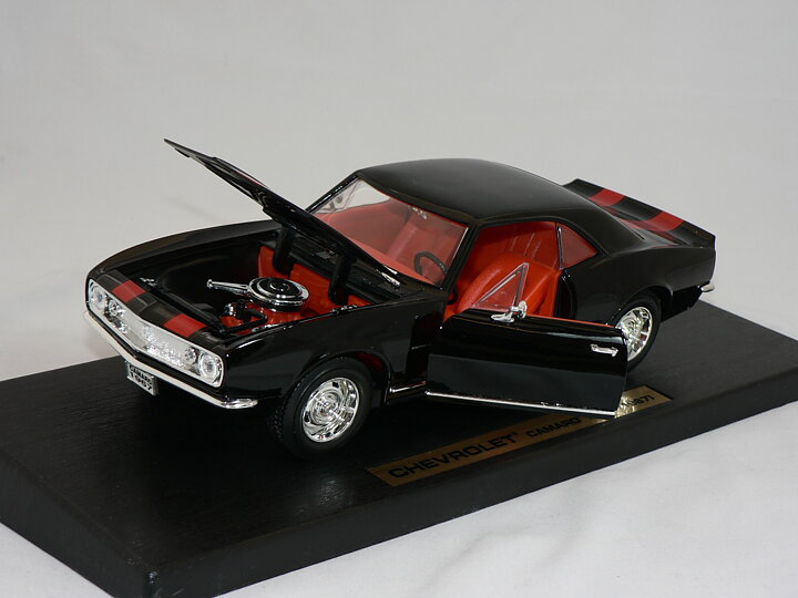 Chevrolet Camaro Z/28 -1967  1:18 Road Legends