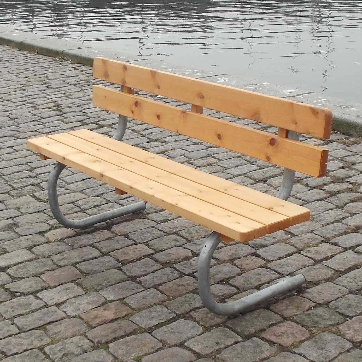 Bänk med rygg
