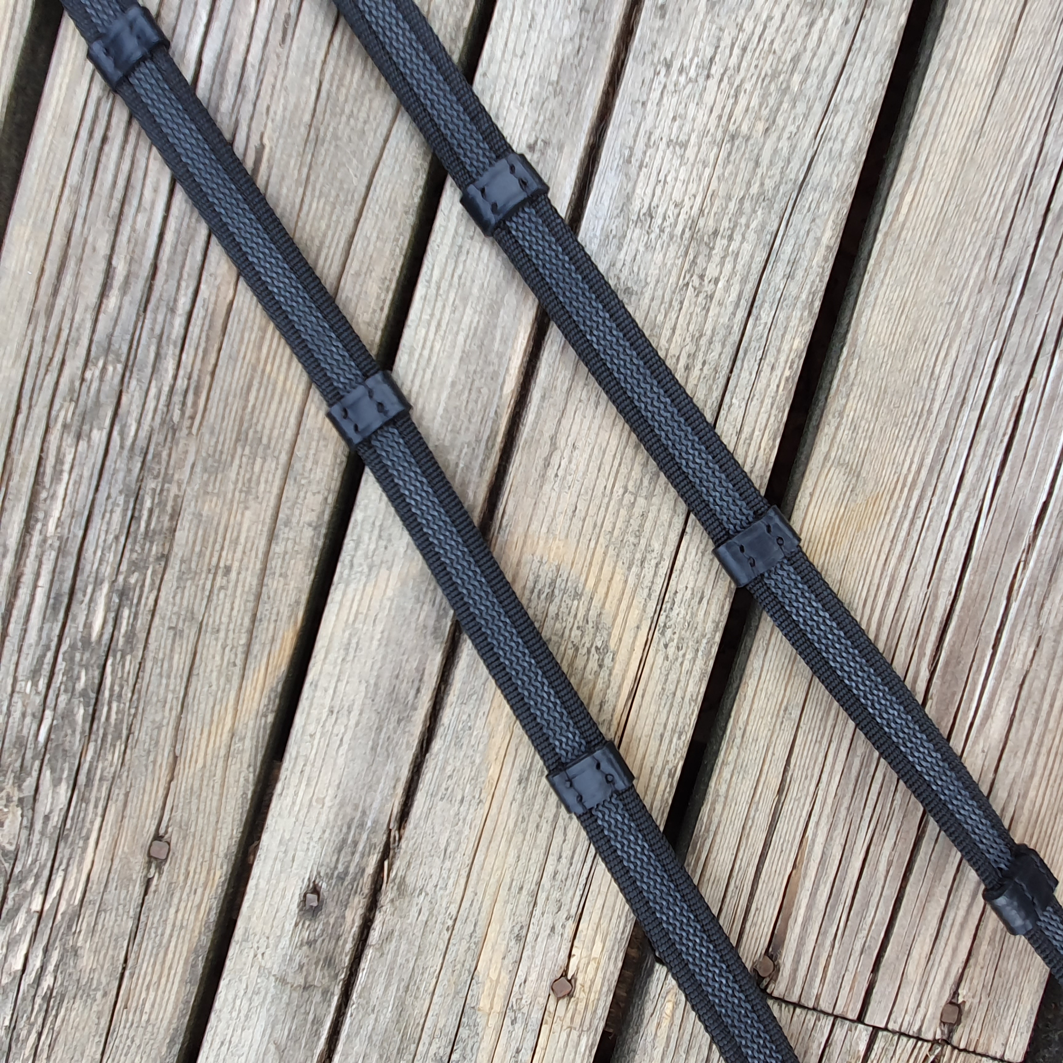 Nordic-Horse Tyglar super grepp med stop,  samt snygga stenar i regnbågens härliga färgerpå läder, Längd 249 cm bredd 15 mm Ej hakar. - 3