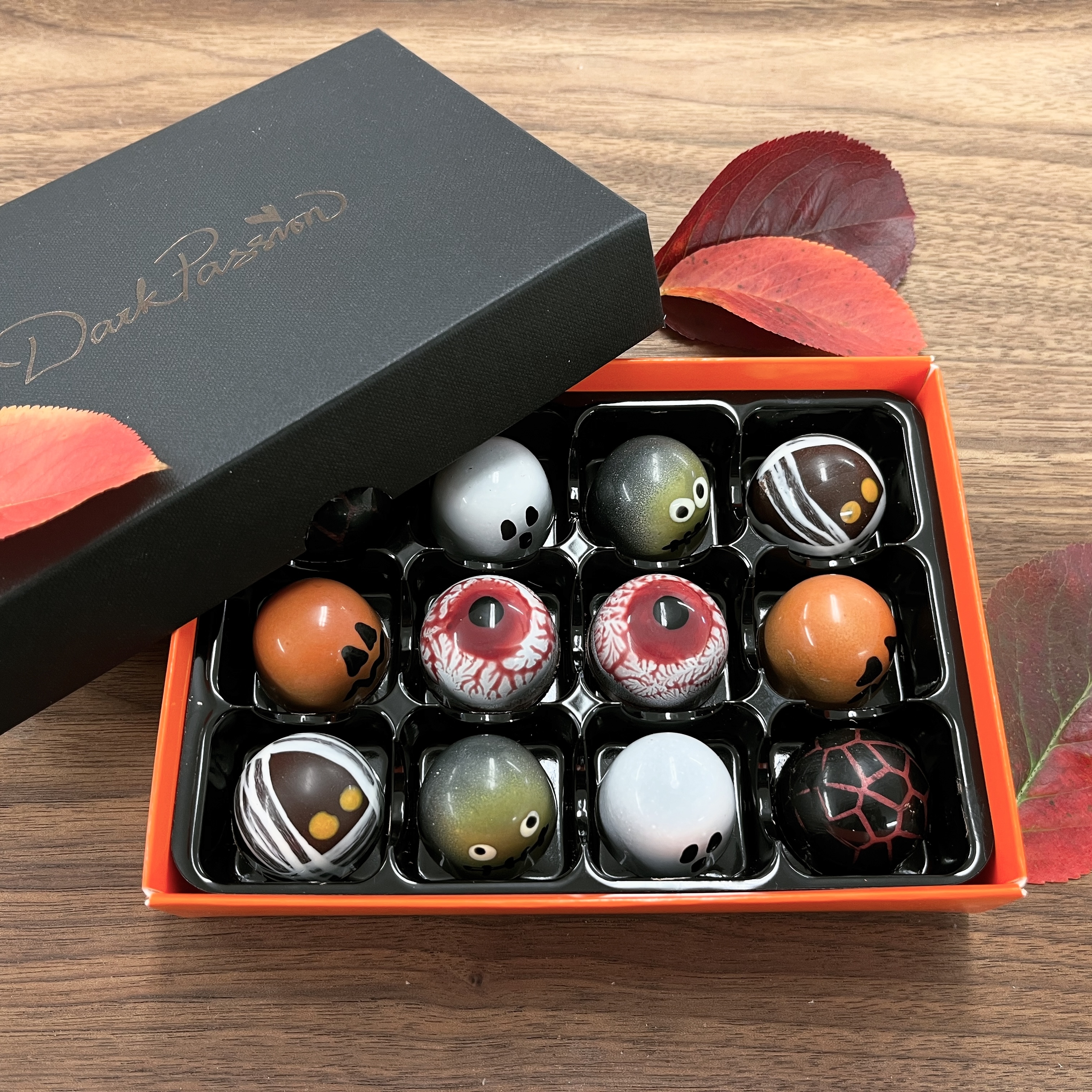 Presentask med Halloween-praliner