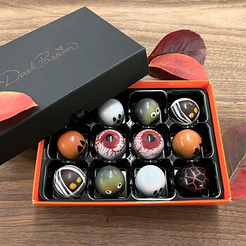 Presentask med Halloween-praliner