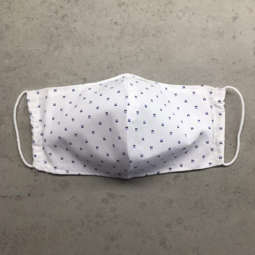 Vart och vitt munskydd av ekologiskt tyg