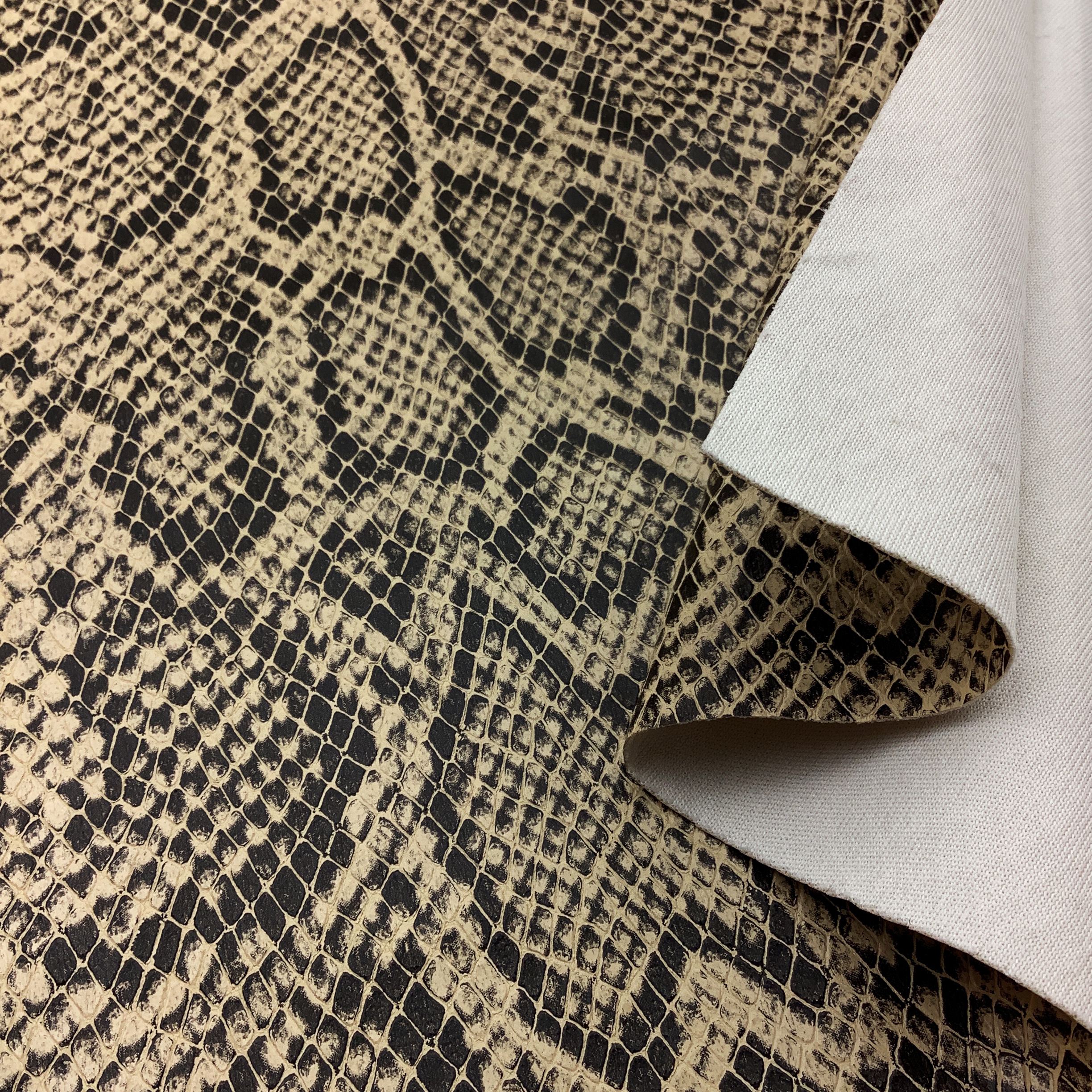 Faux leather snake FI798 - 3