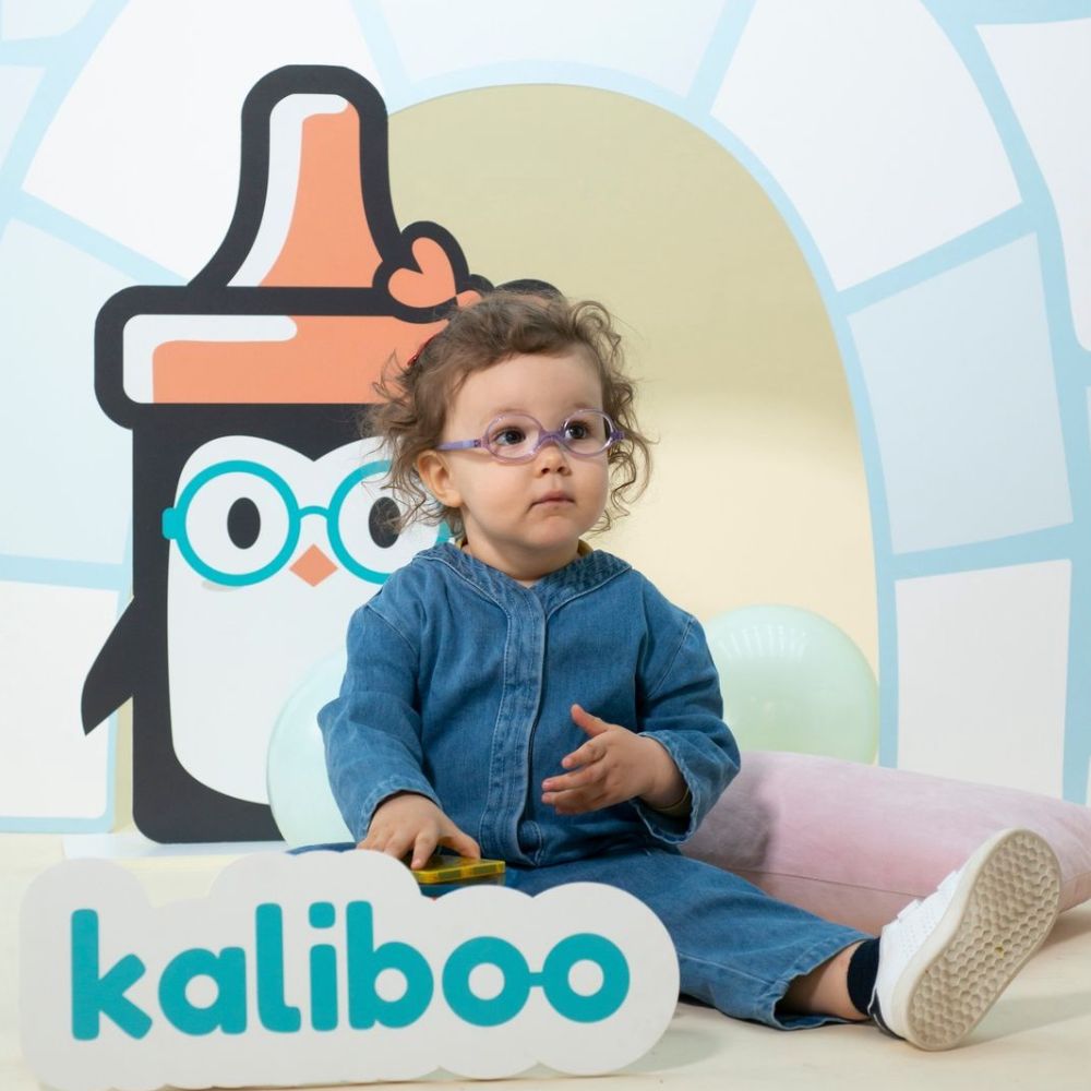 Kaliboo VIOLA STOR barnglasögon - lila ovala glasögon till yngre barn - supergullig flicka med Viola glasögonbåge