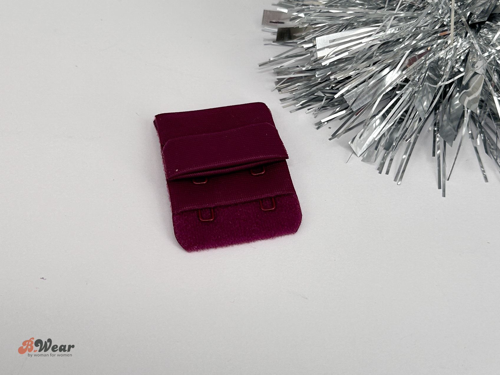 Hook & eye 2x3 - Black Cherry