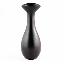 Viking Göransson (1953) Stylistically Pure Black Vase 18 cm
