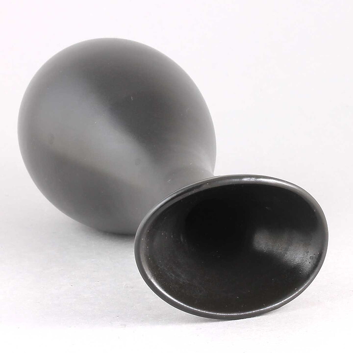 Viking Göransson (1953) Stylistically Pure Black Vase 18 cm