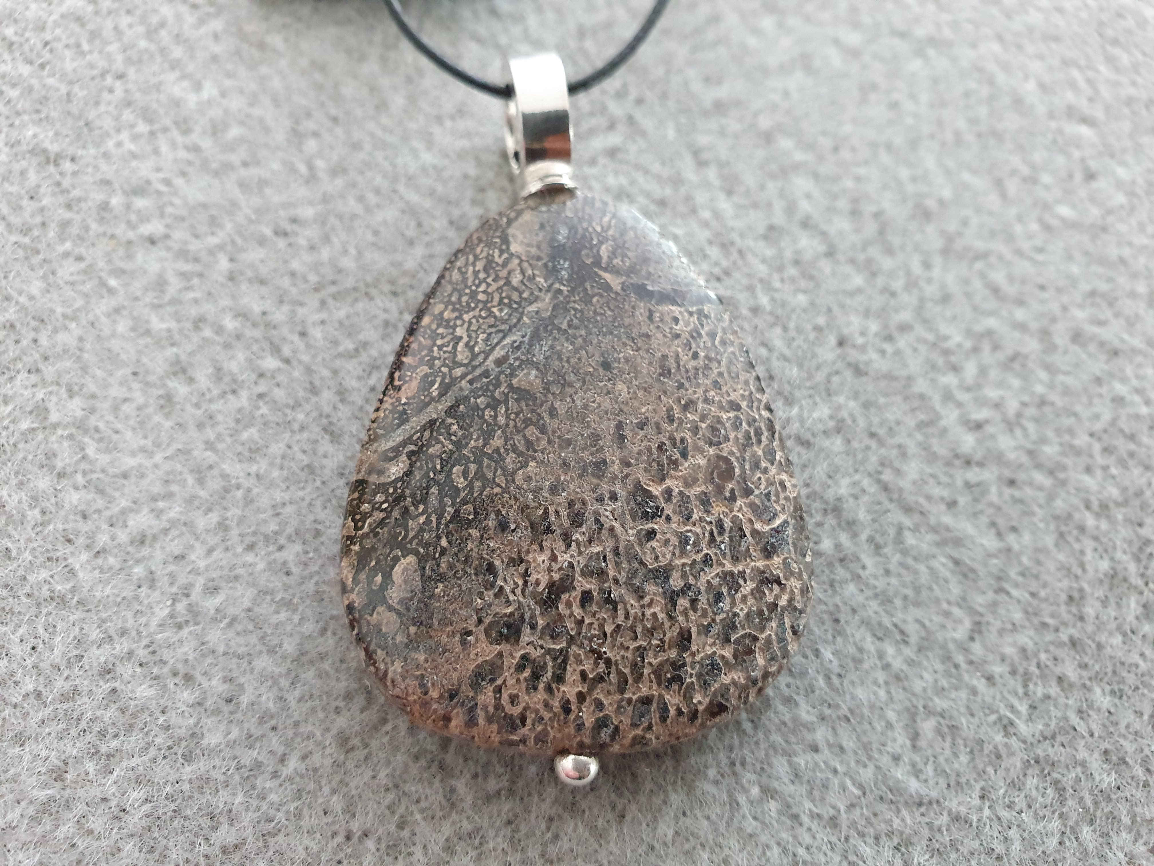 Dinosaur bone flat irregular 37-39x27-32x6-9cm, pendant with strong round loop approx. 10,7x3,6mm, 925-silver