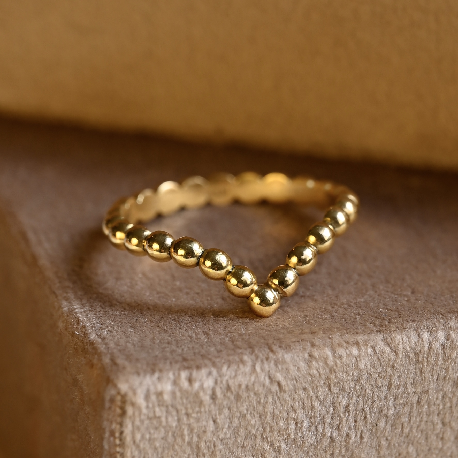 Ring Emelie V-form 2,5 mm guld 18 karat