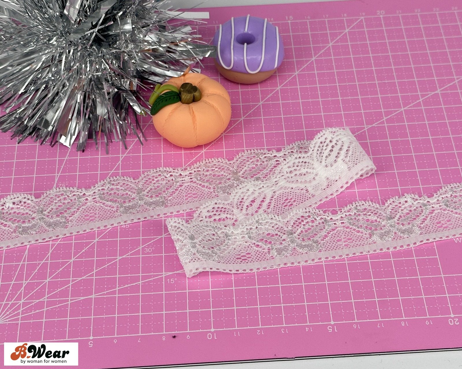 Ivory stretch lace 30 mm with butterflies 