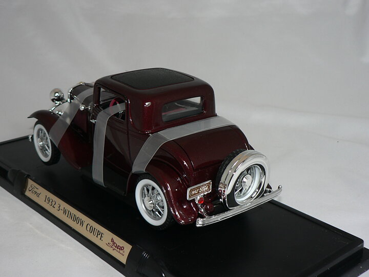 	Ford 3-Window Coupe -1932  1:18  Road Legends/Lucky Die Cast