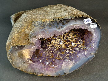Agat Grotta med Ametistkristaller - AGGMA2