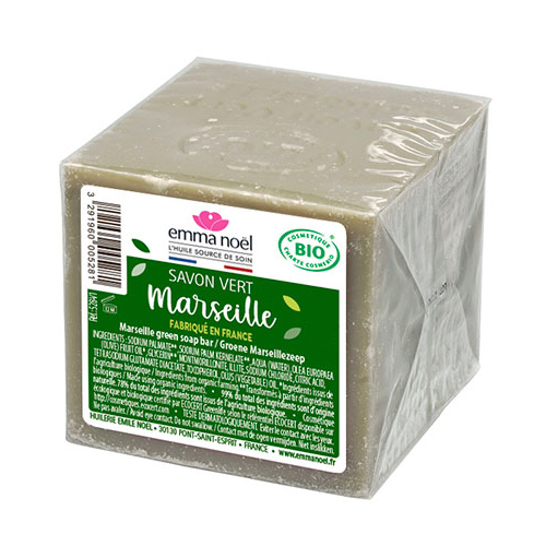 en inplastad tvålkub med en etikett som det står marseille på