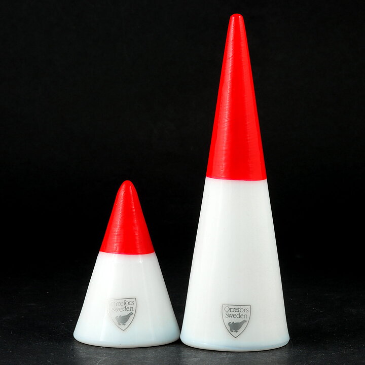 Ingegerd Råman (2005) Two White Glass Elves Nisse 6–13 cm