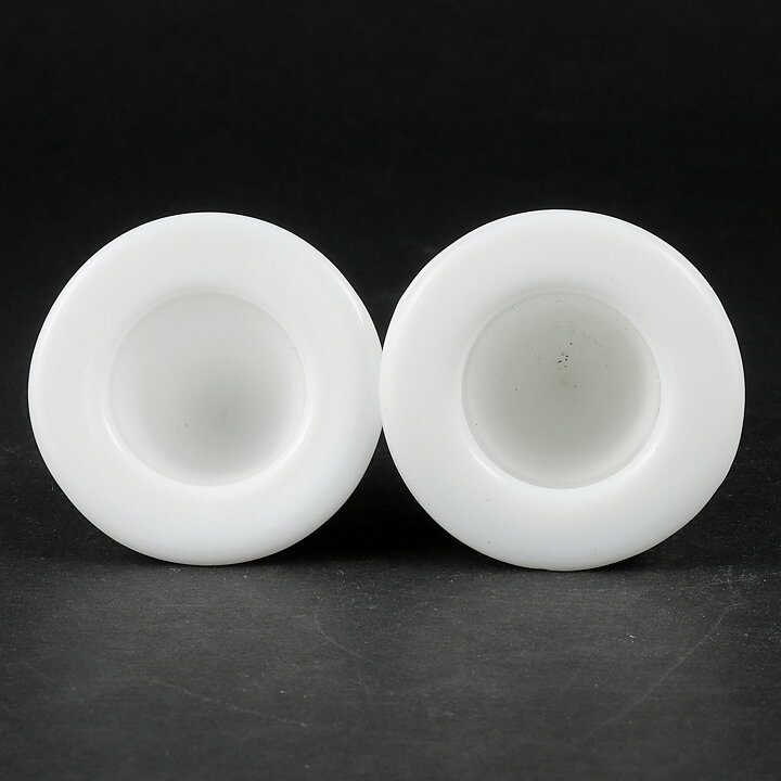 Ingegerd Råman (2005) Two White Glass Elves Nisse 6–13 cm